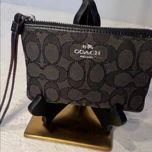 Coach corner zip wristlet signature brown and black 6 by 4 in wristlet excellent